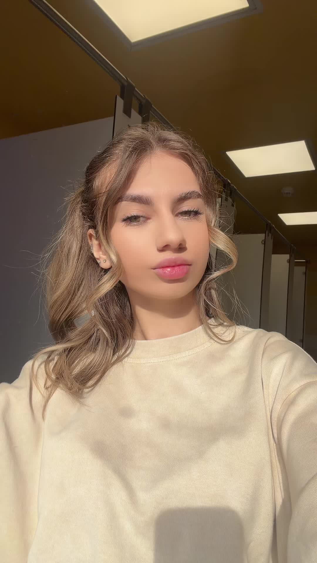 @🦦