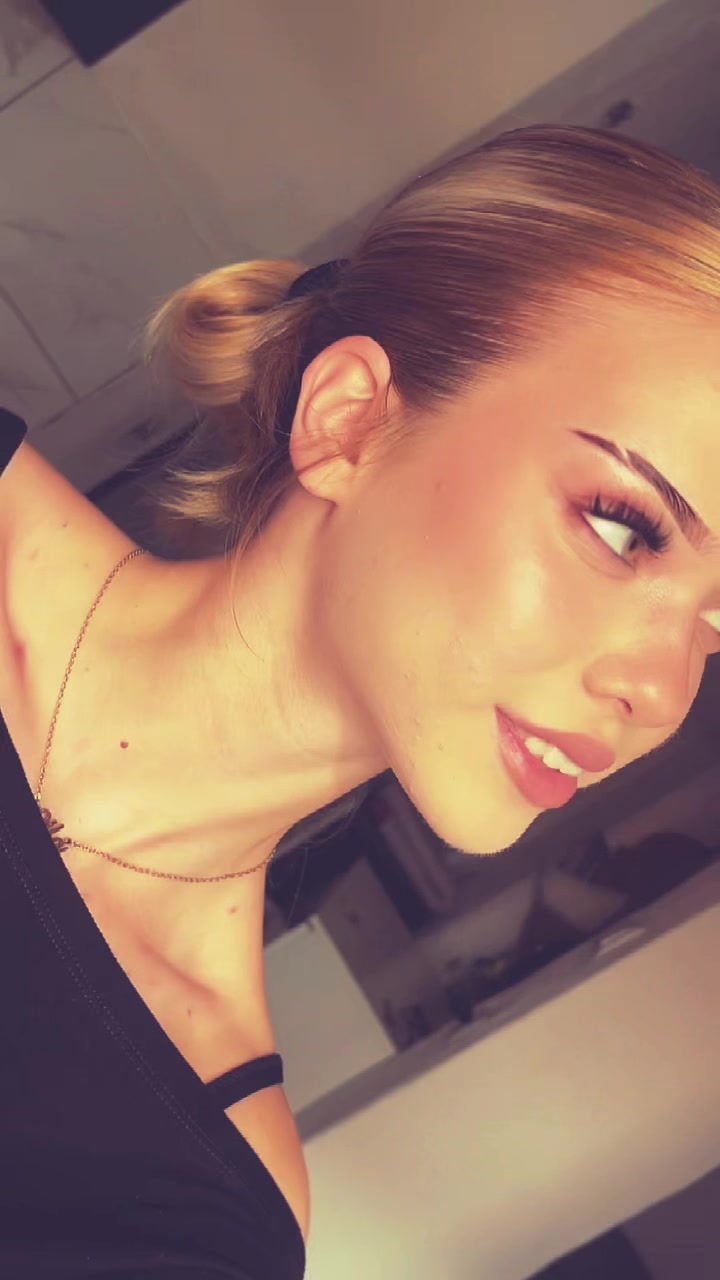 @️ella