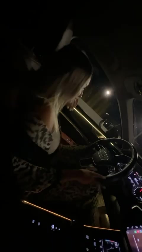 @Elennny