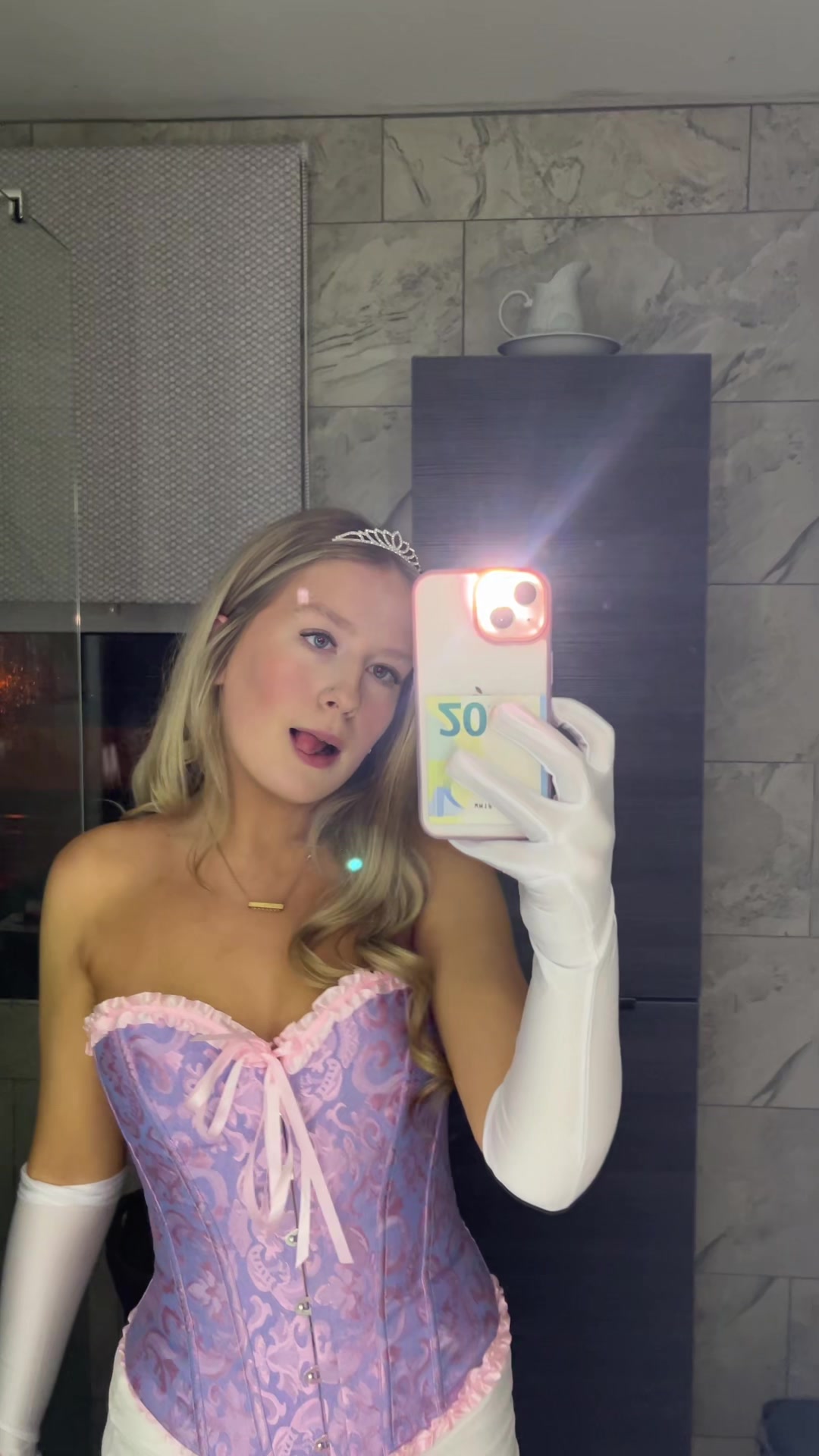 @Ella