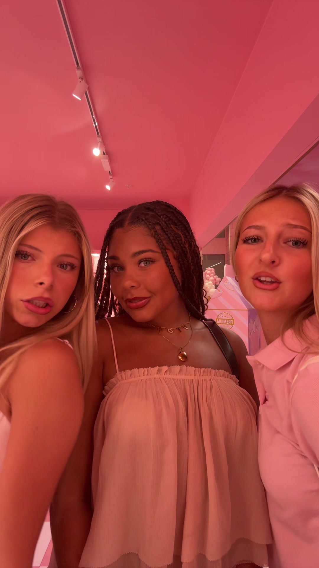 @𝐞𝐥𝐥𝐚 𝐣𝐚𝐝𝐞
