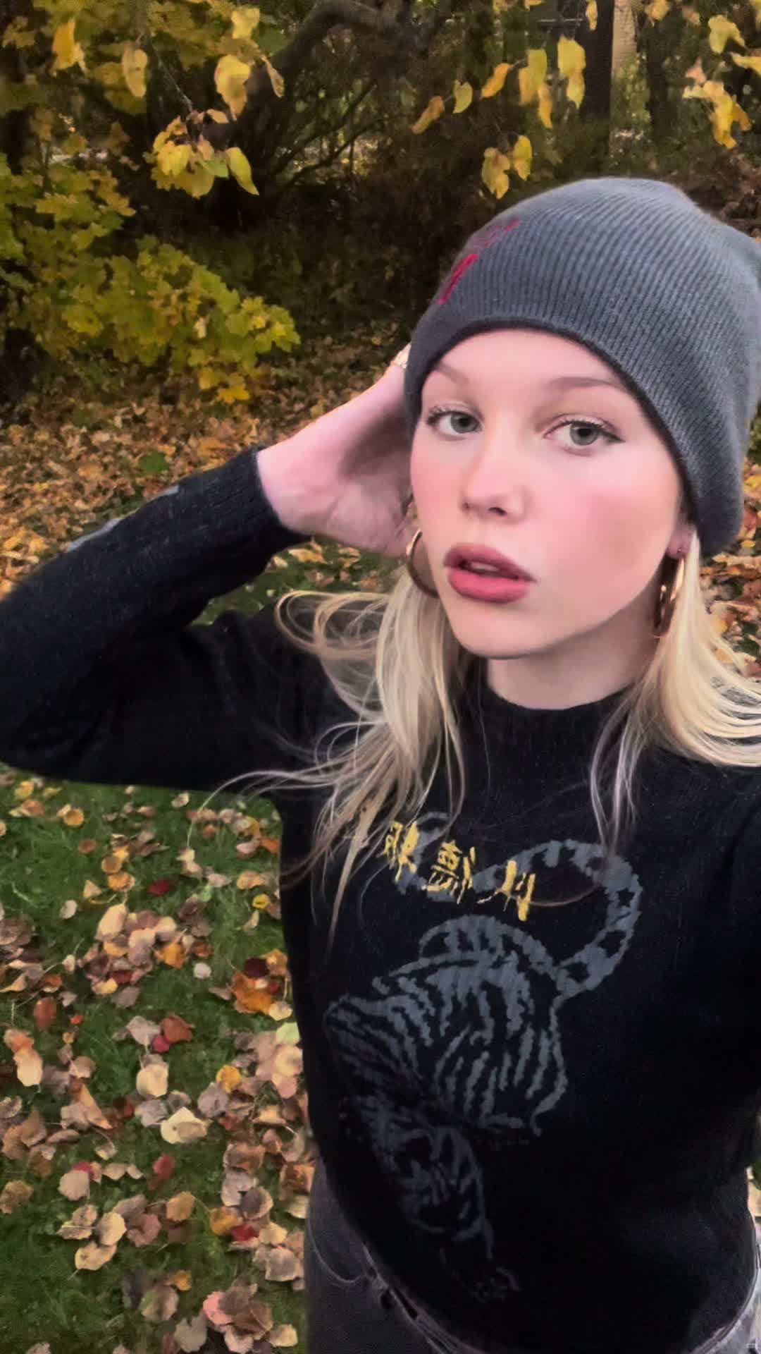 @elisedrinksalmondmilk