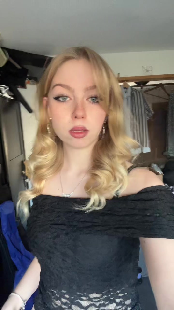 @kikisnowhite:)