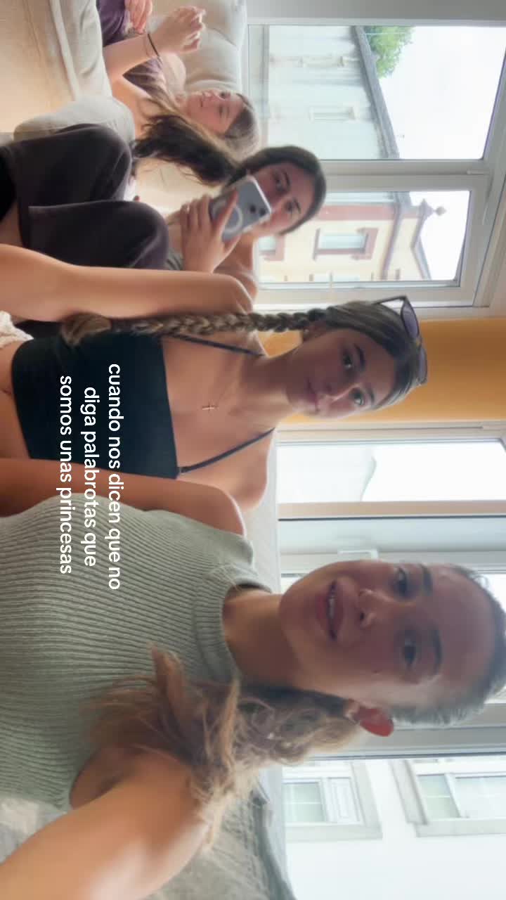 @🐴