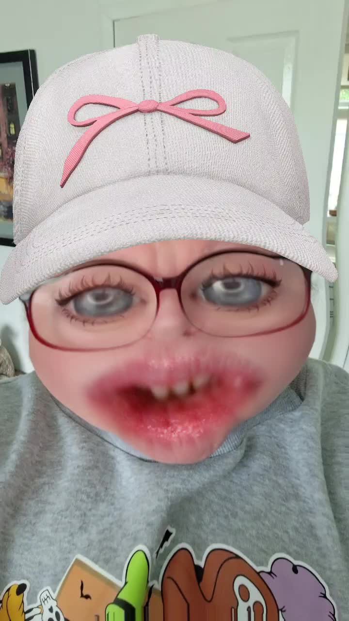 @Itsmedeedee