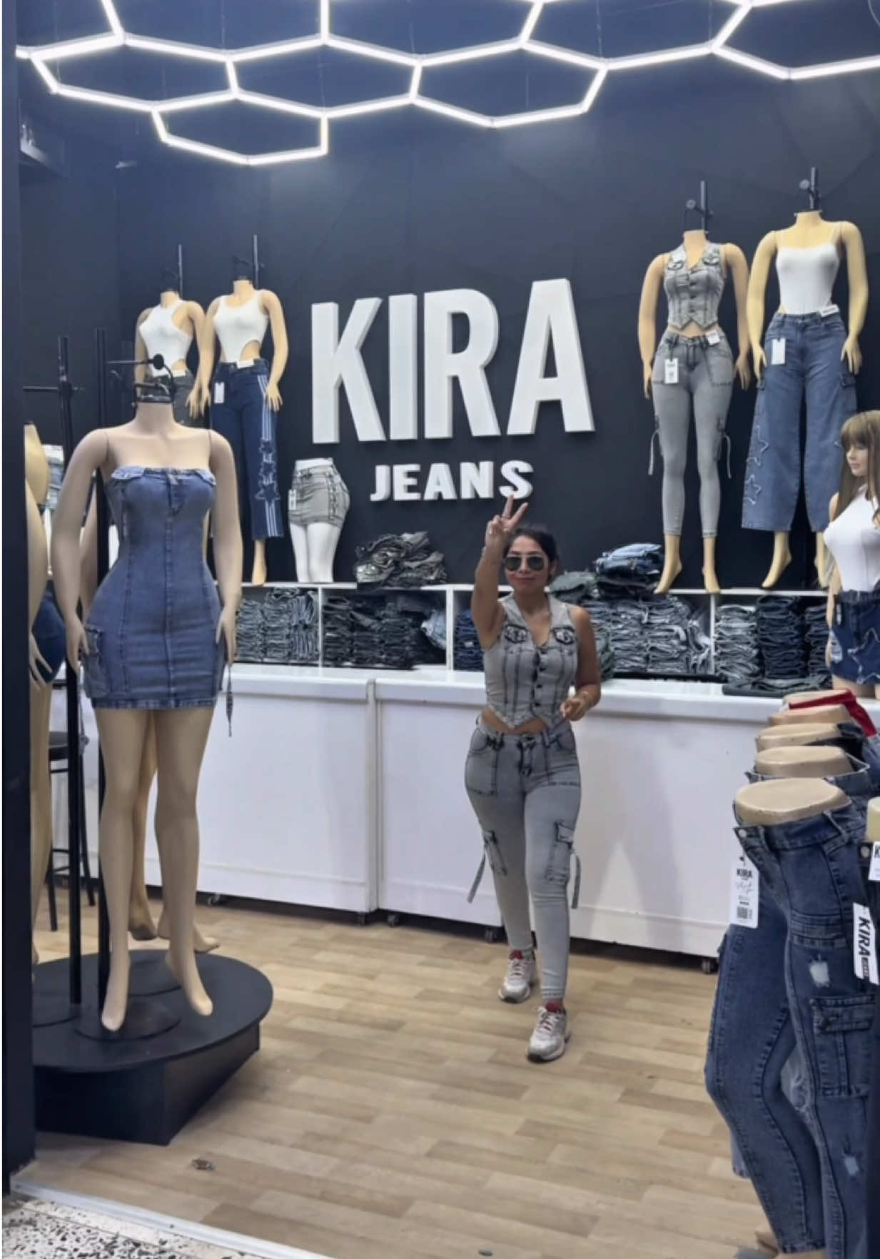 @kirajeans.peru