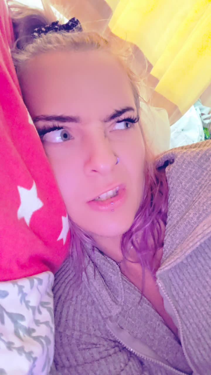 @Adora
