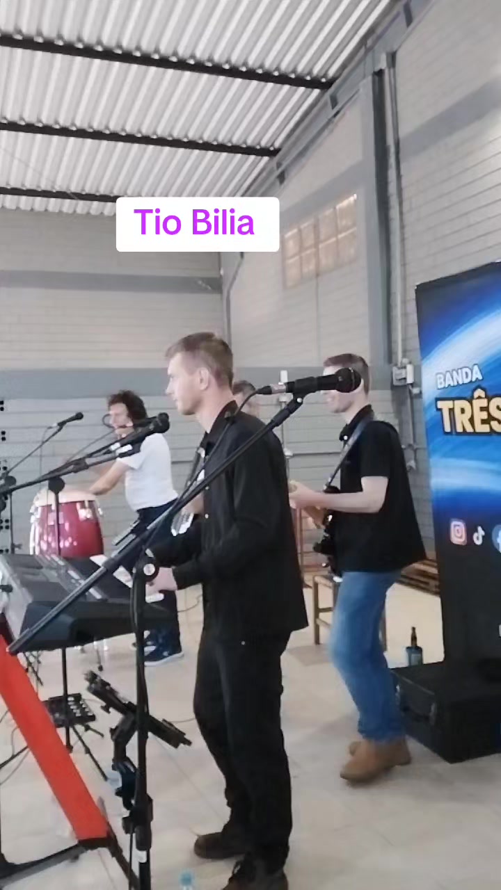 @Três Hermanos