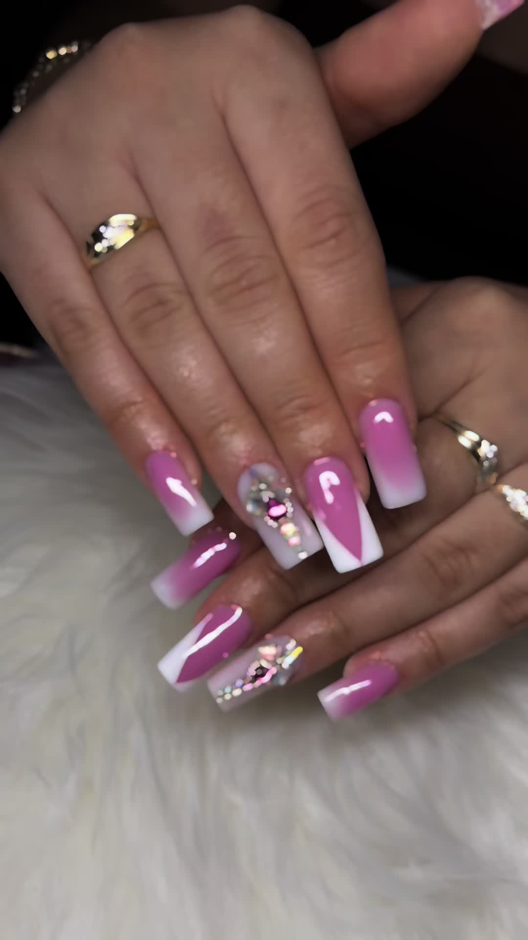 @Nails_vil&aacute;g