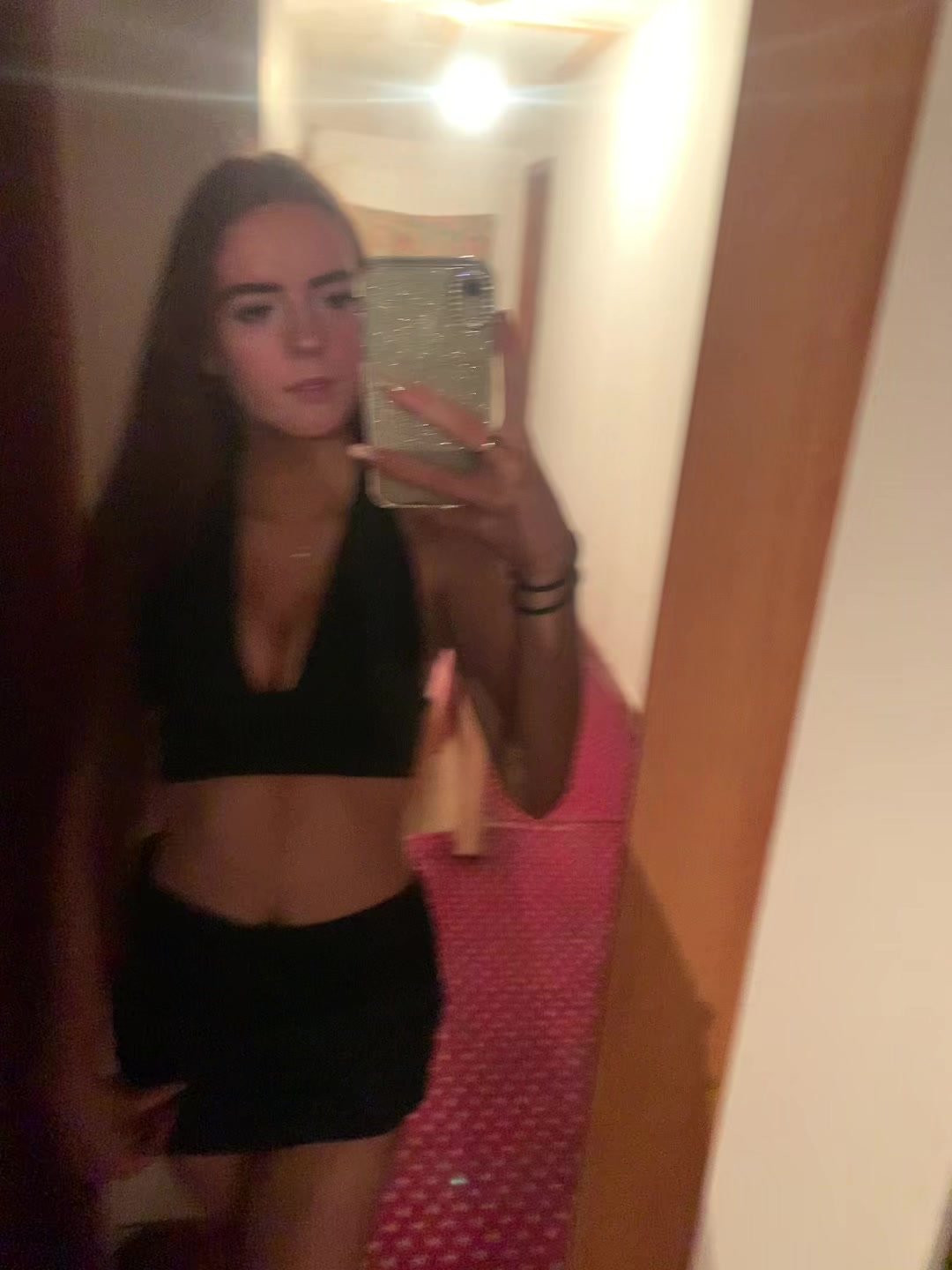 @🥳