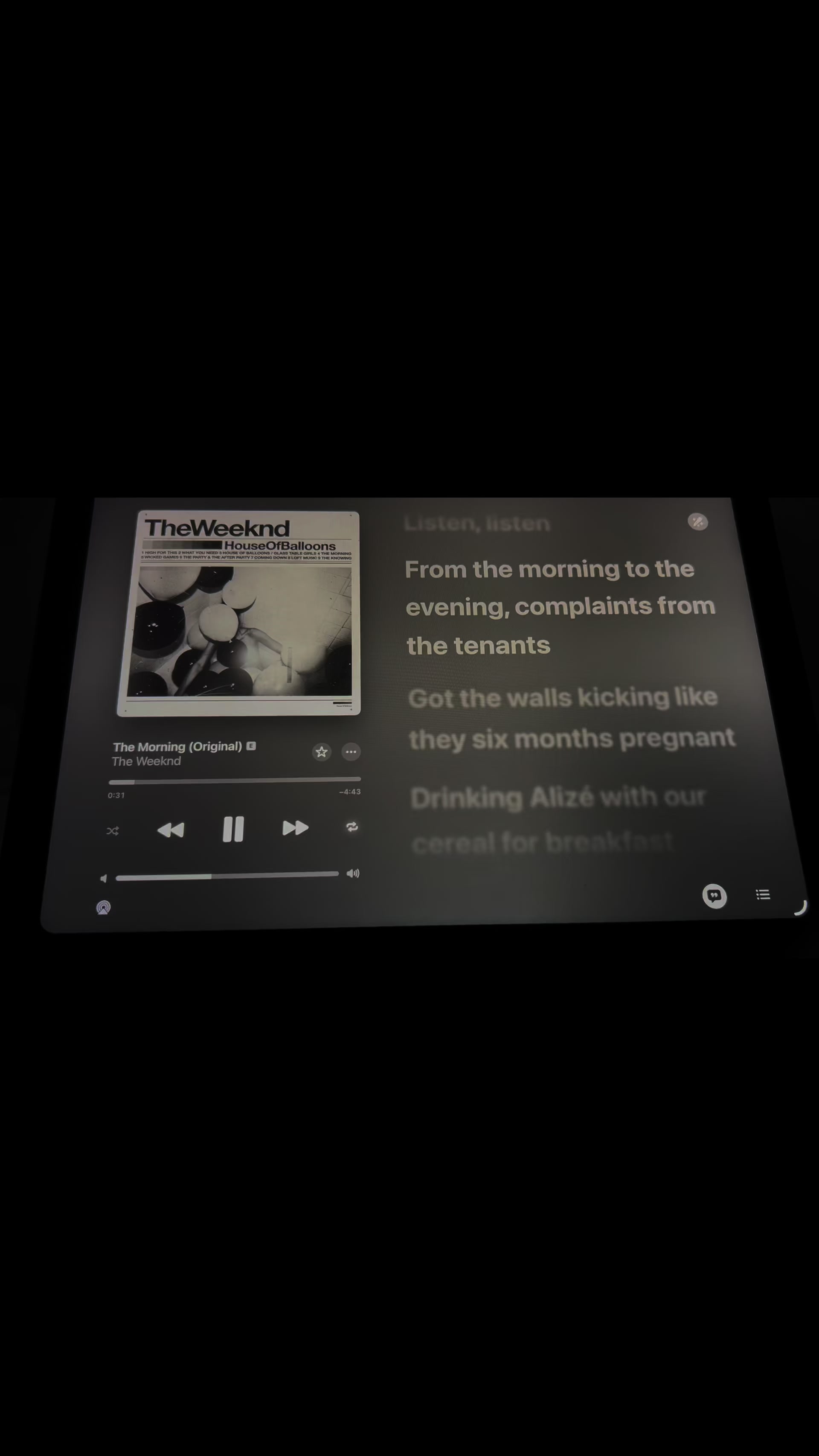 @🎧
