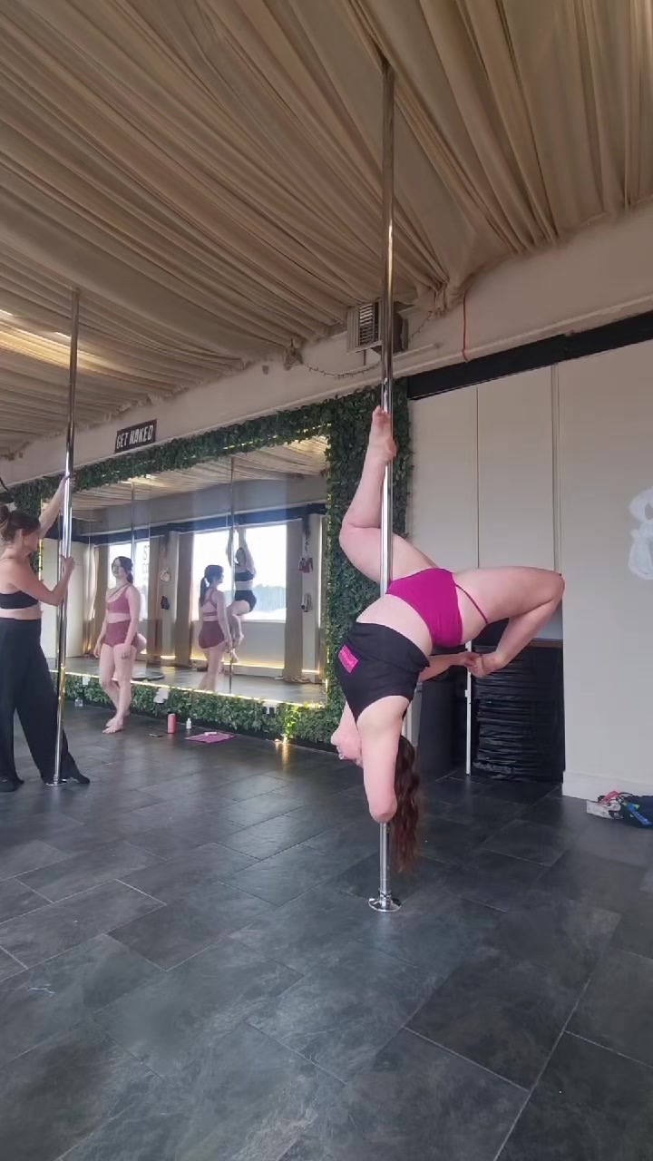 @Sarah_aerial_pole_fitness