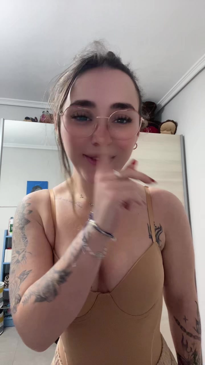 @Famousera