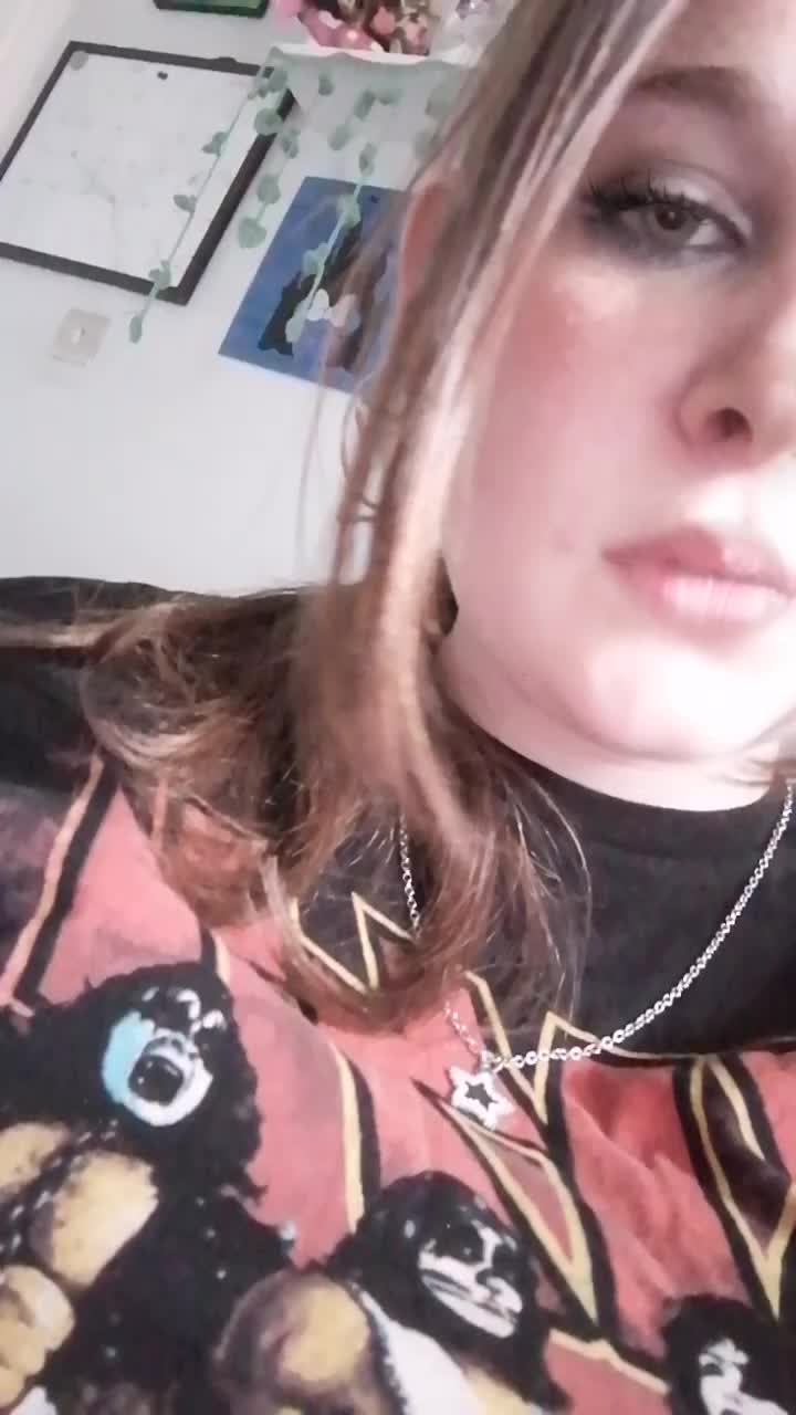 @꧁༺✨ 𝕀𝕤𝕤𝕪 ✨༻꧂