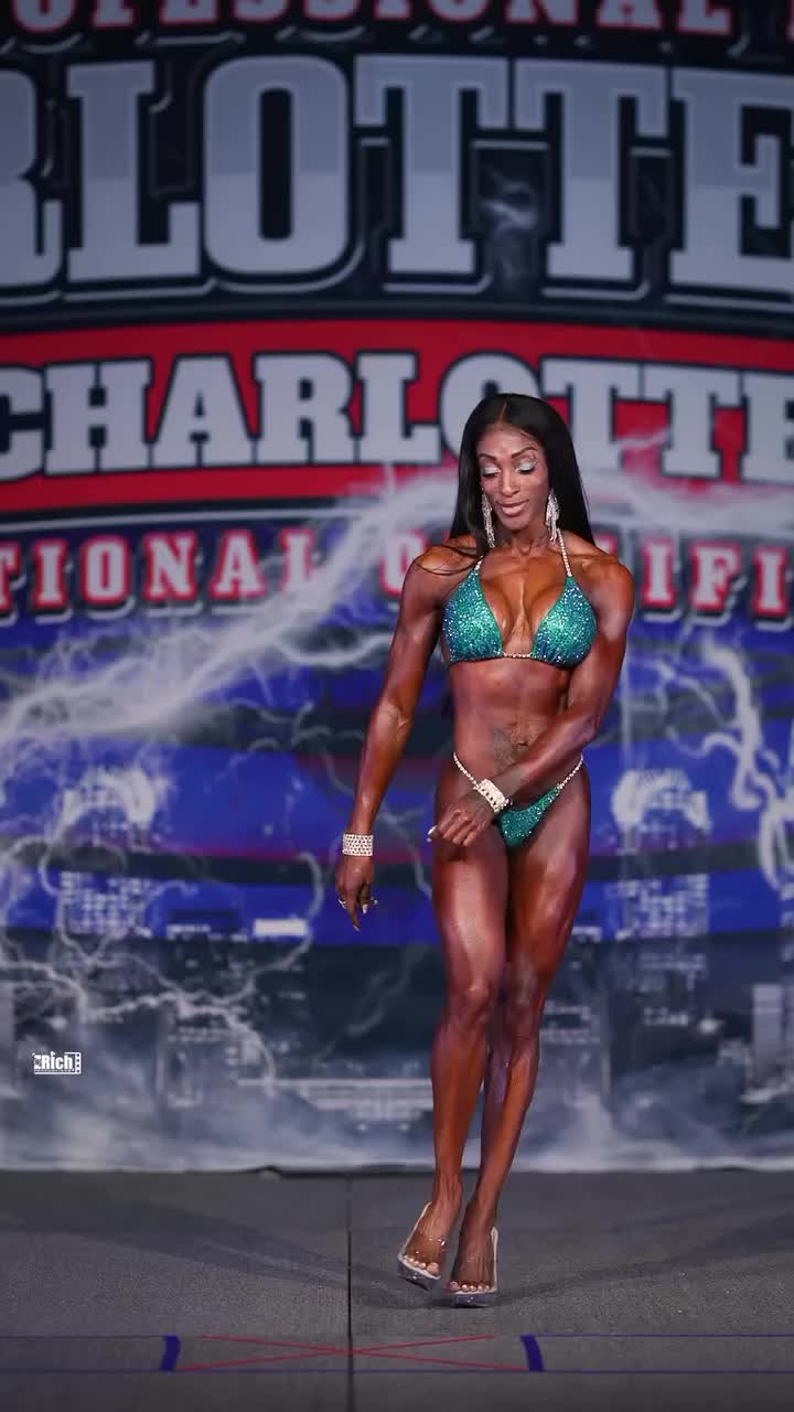 @musclegirls