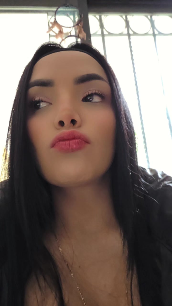@Anniesexteenoficial