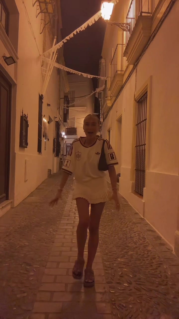 @rachosullivan