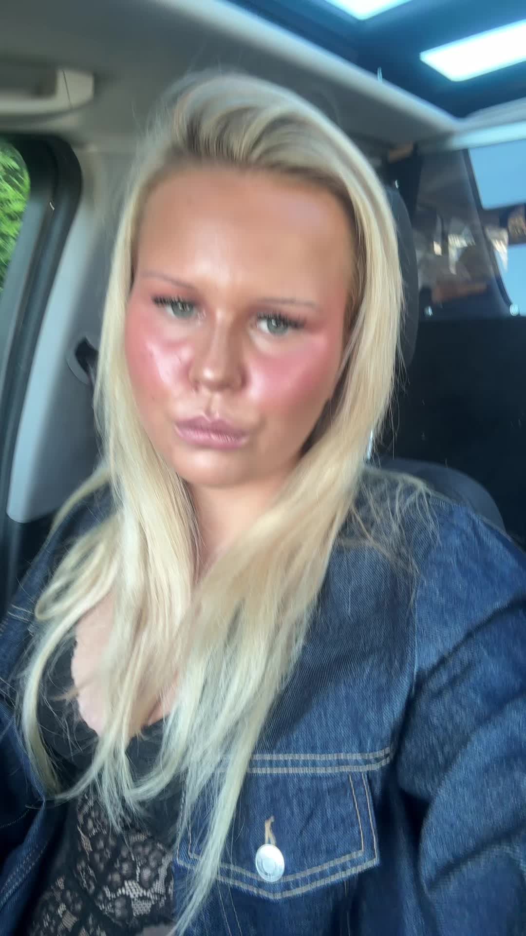 @Holly🛍️🥥🥂
