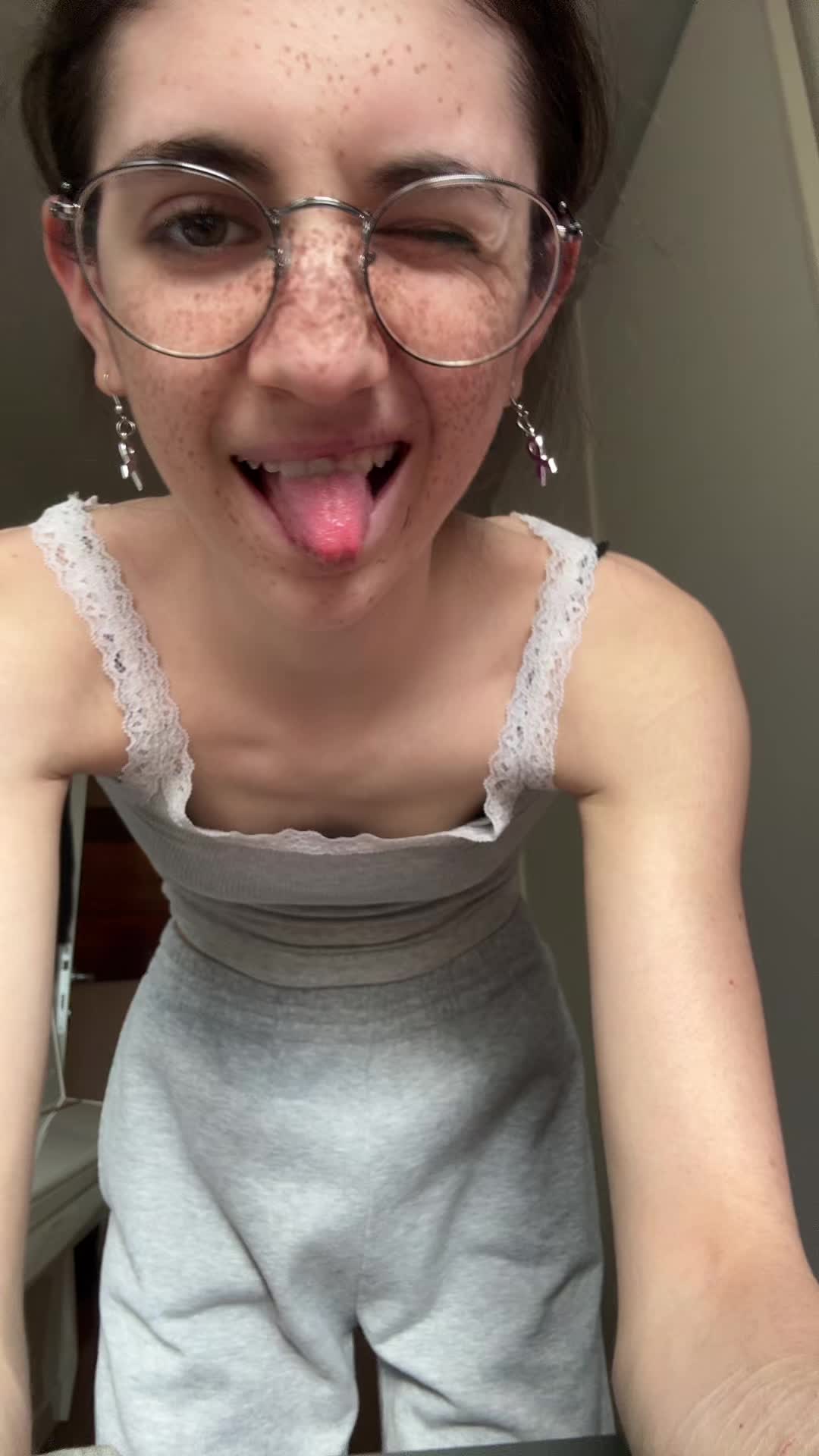 @elenina🎗️💜