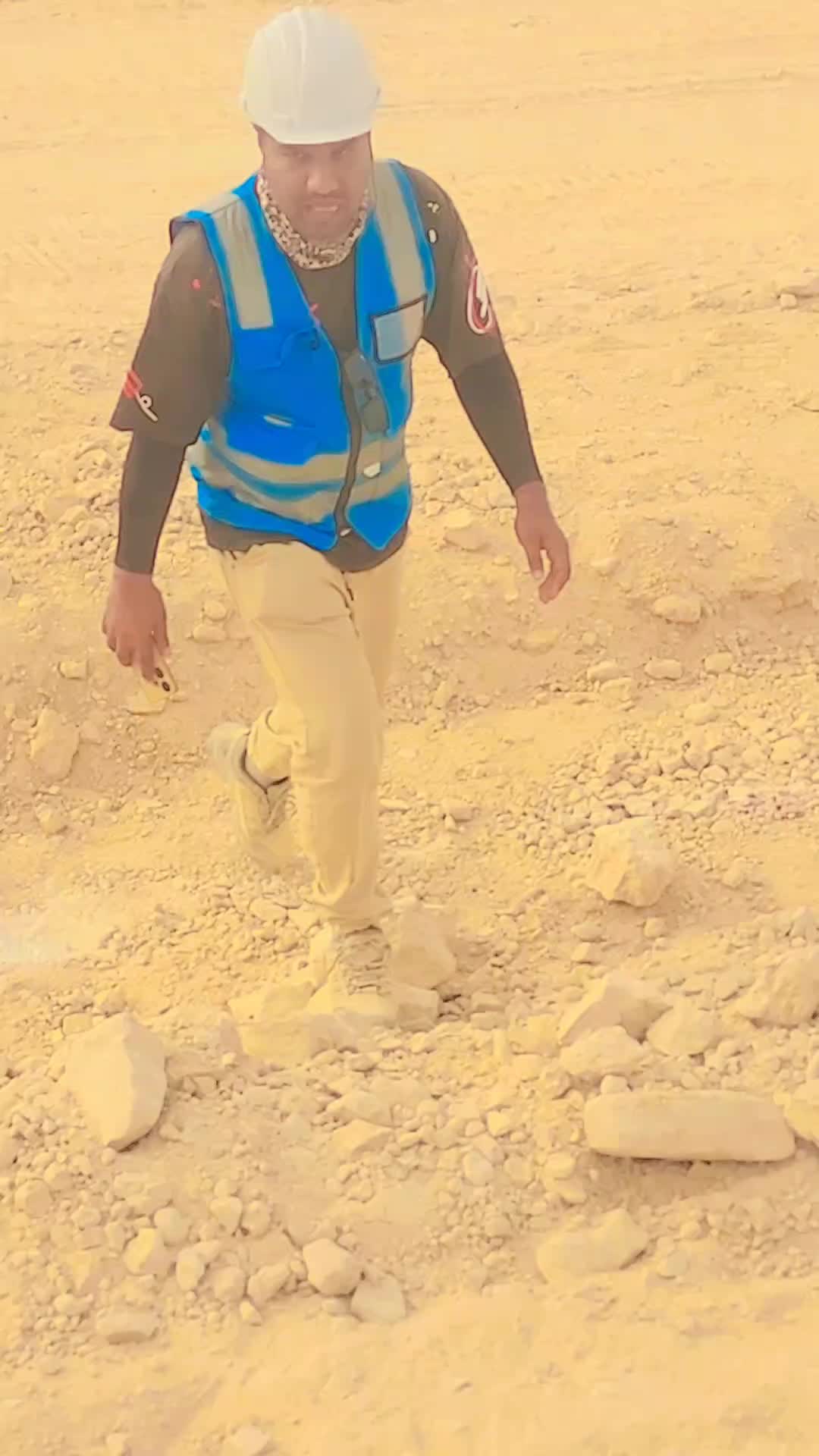 @اورنگـــــــزیب 🚩