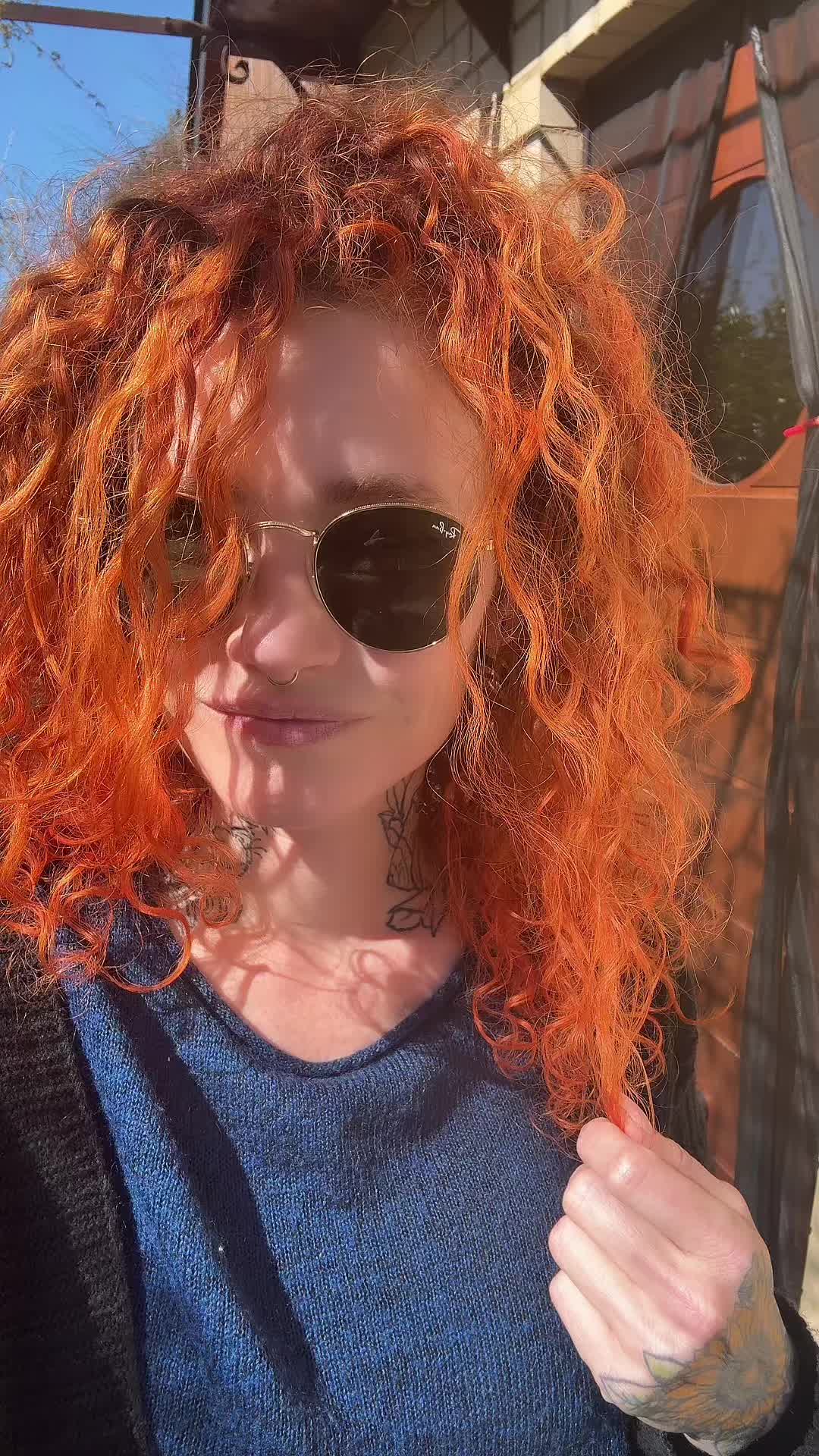 @curlyhairandtattoos