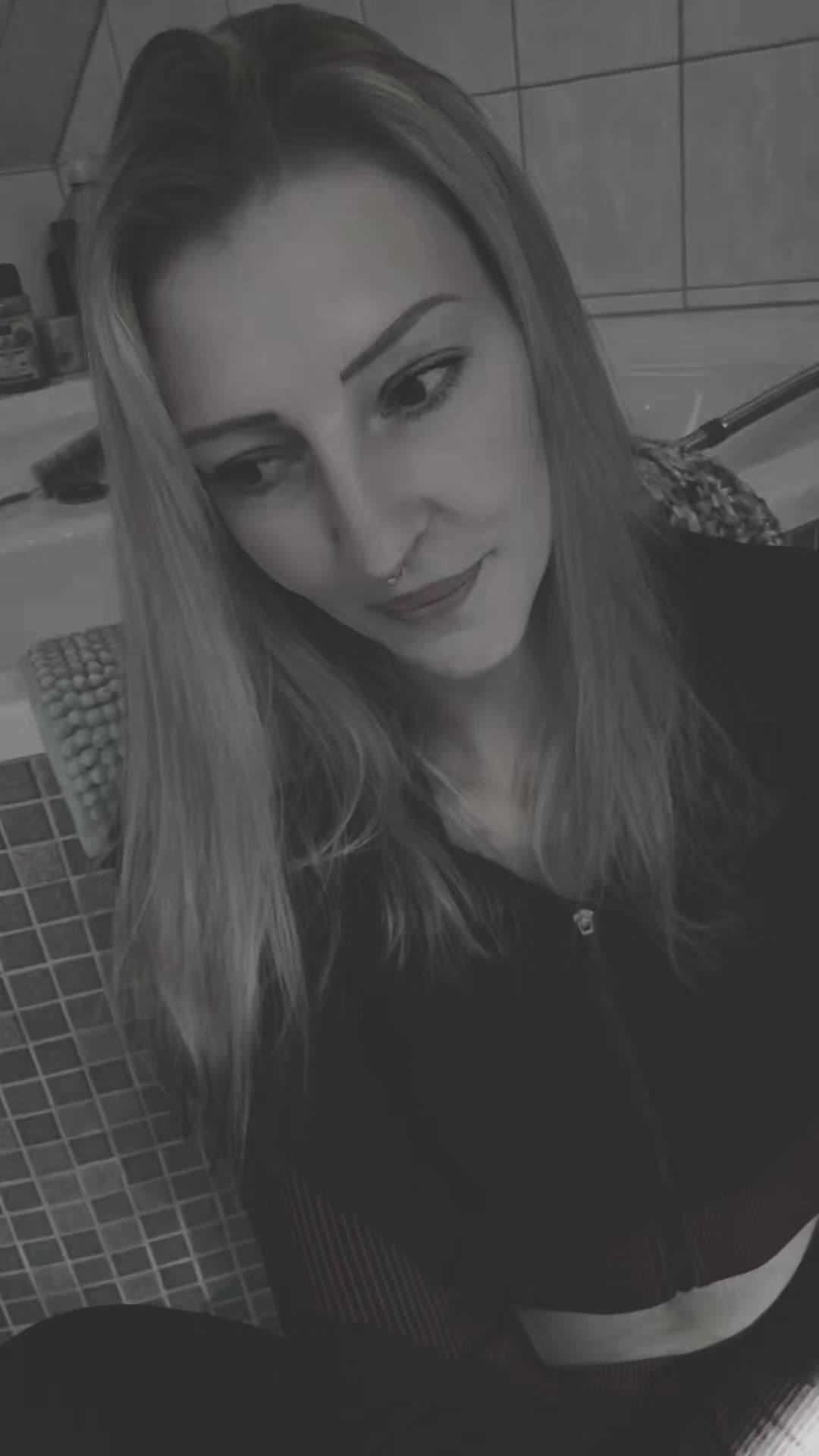 @💜🤍Karline-Schlenkerbein🤍💜
