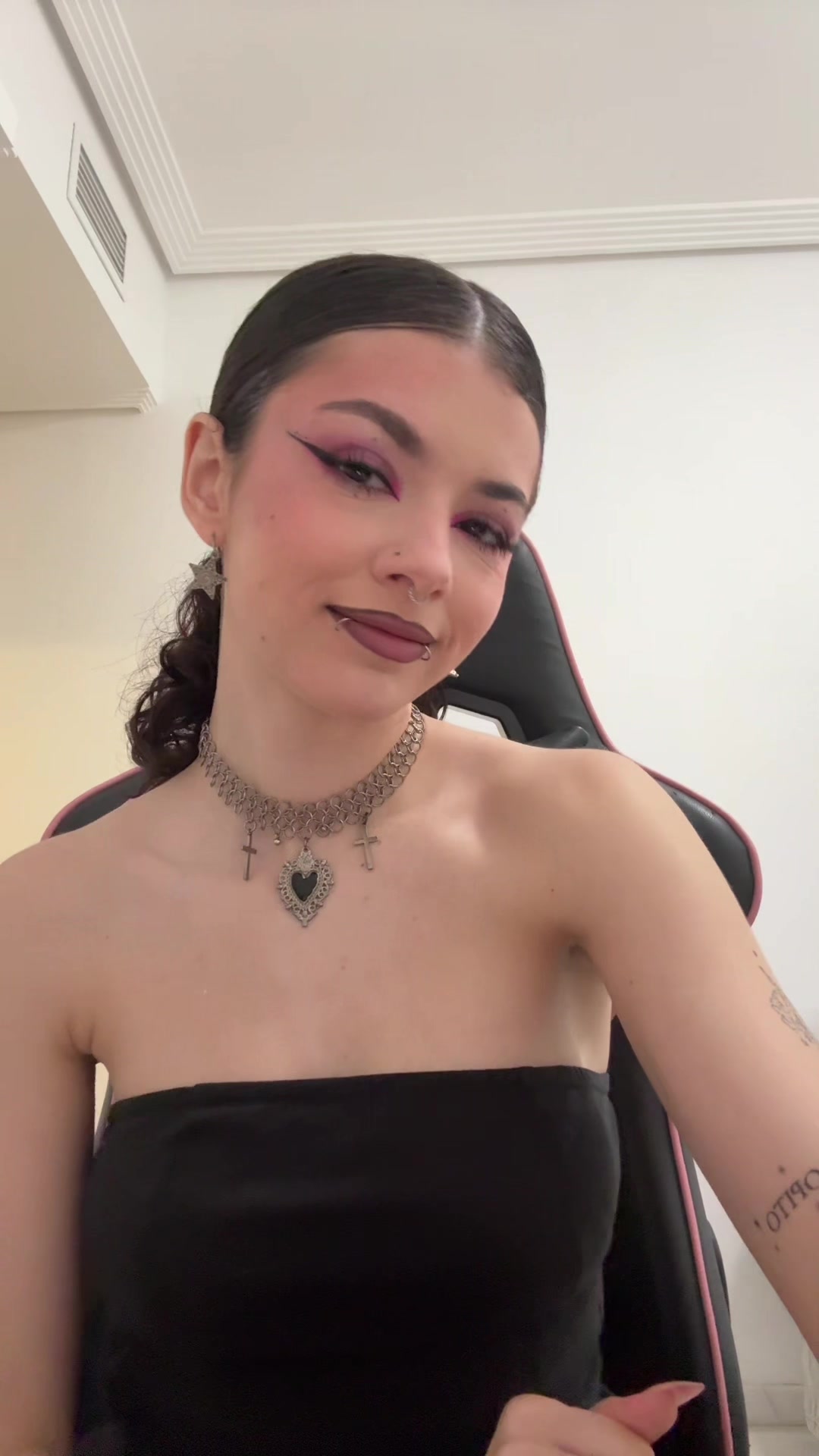 @minadamnnailz
