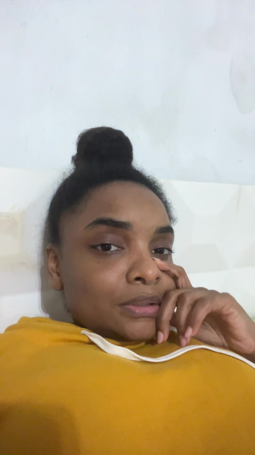 @Esthela