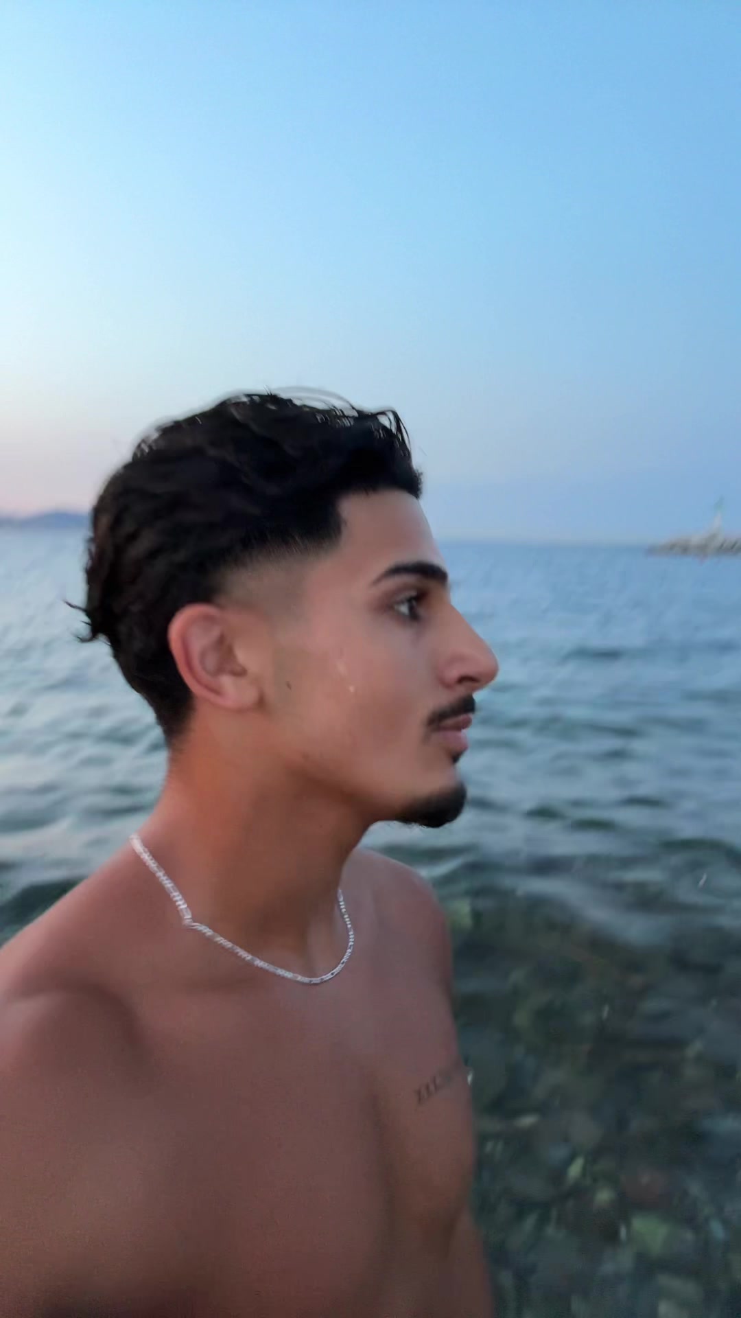 @Husseinoo