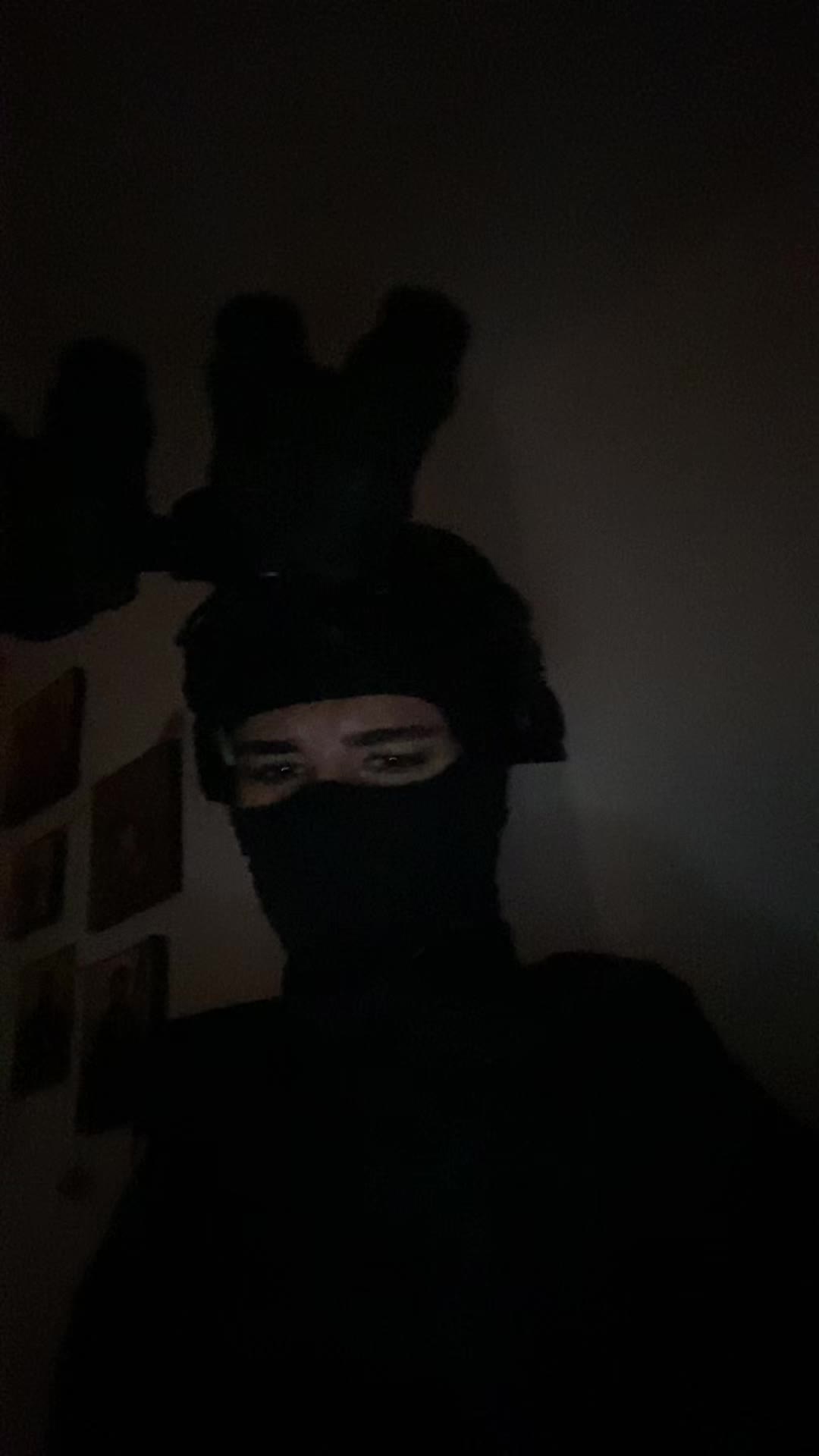 @╰‿╯