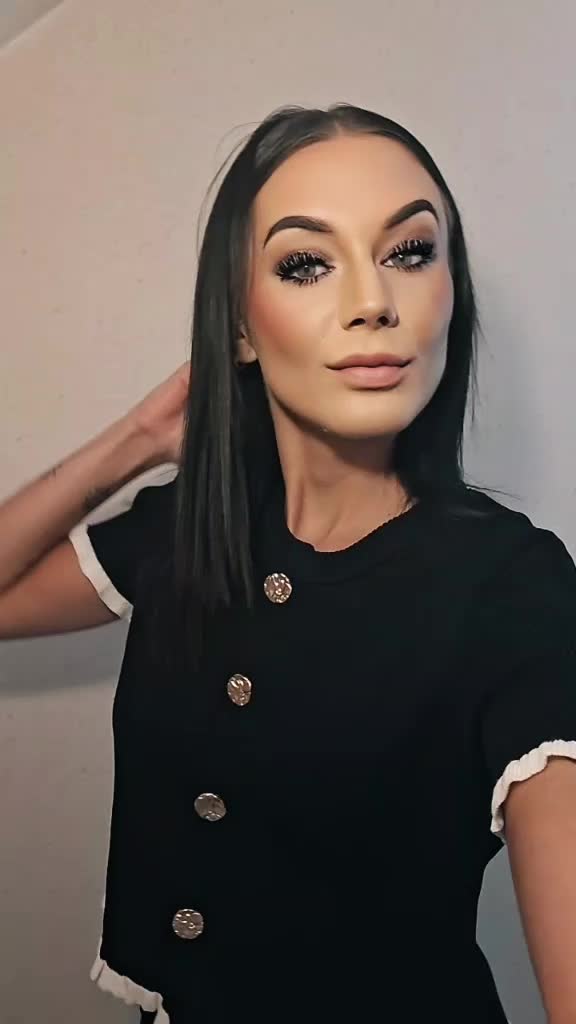 @Lau♒