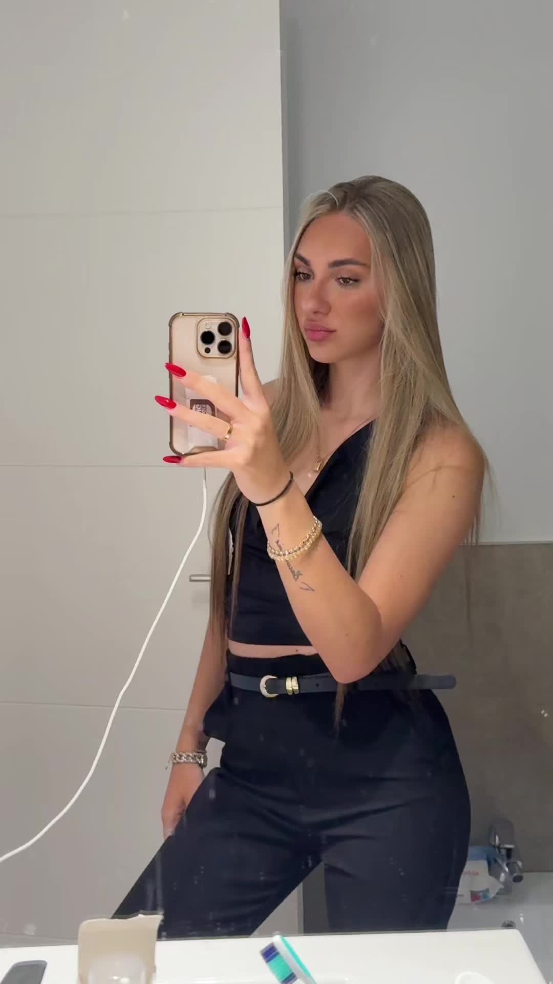 @saradragutinovic_