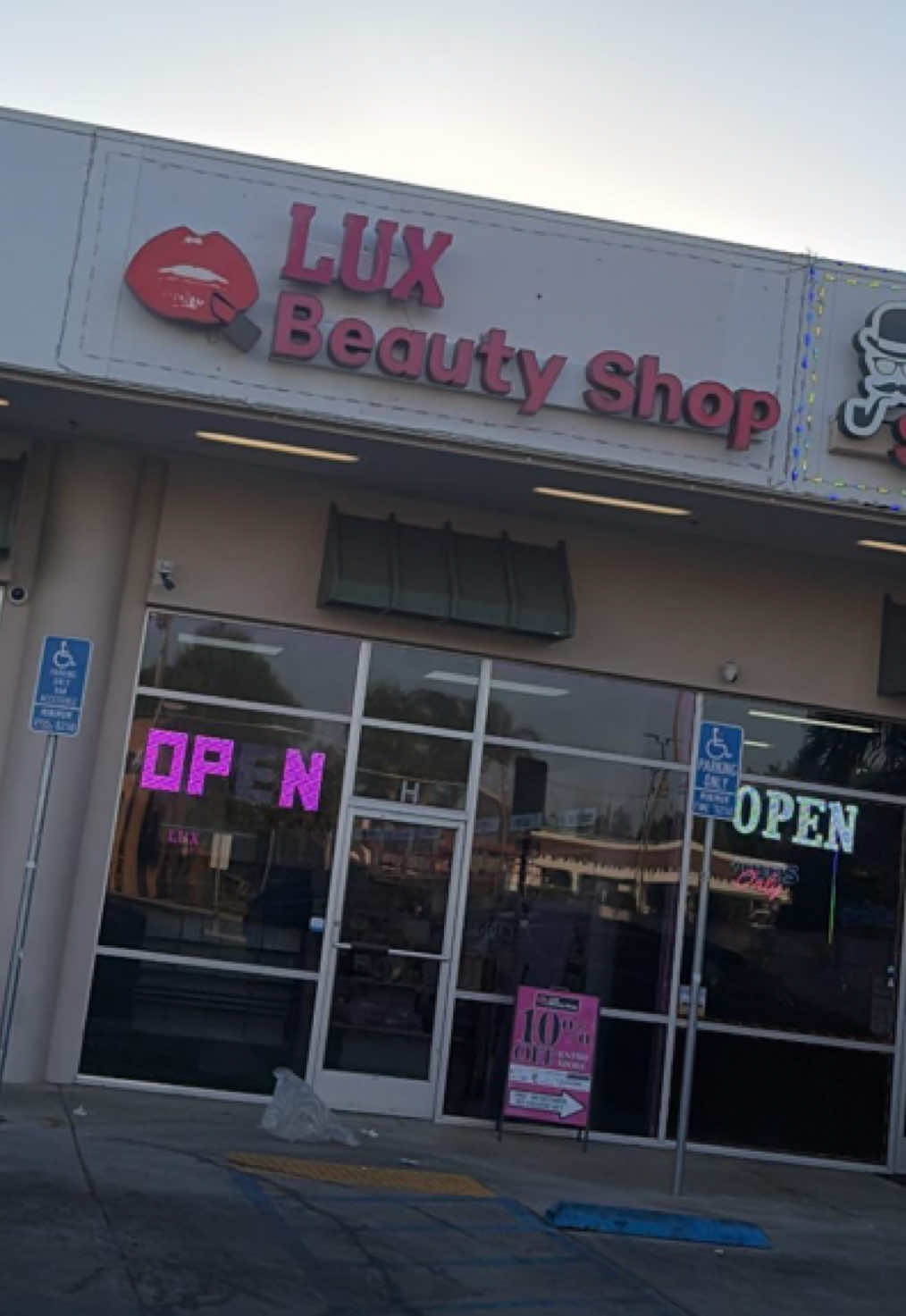 @luxbeautybakersfield