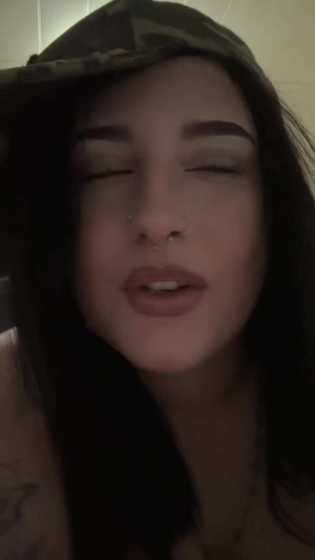 @𖥱
