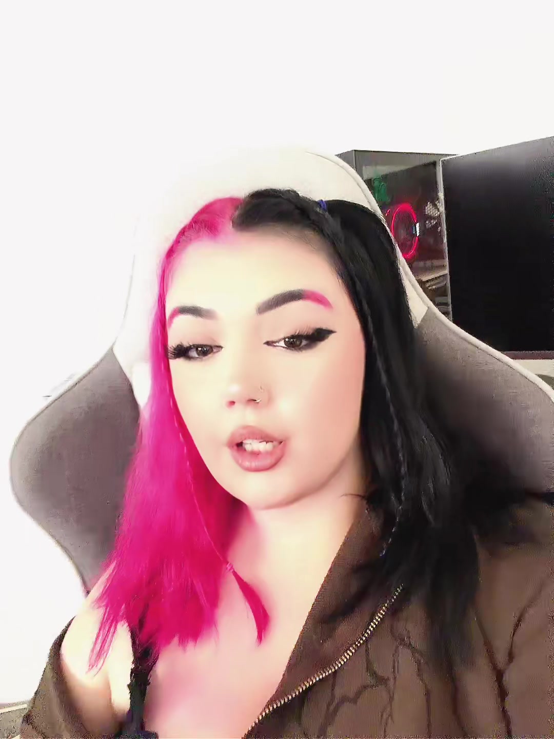 @𝐂𝐡𝐥𝐨𝐞 ꨄ︎