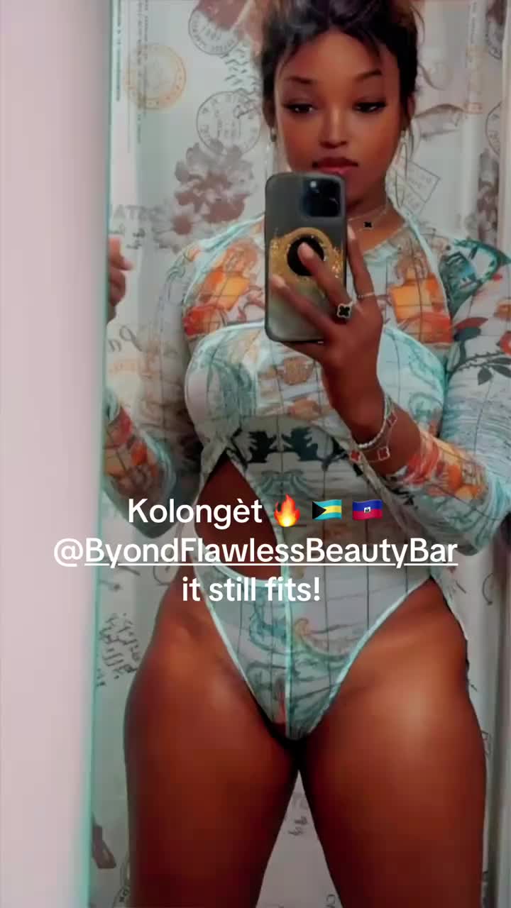 @Vanessa Daily Fashion 🦋🧜&zwj;♀️