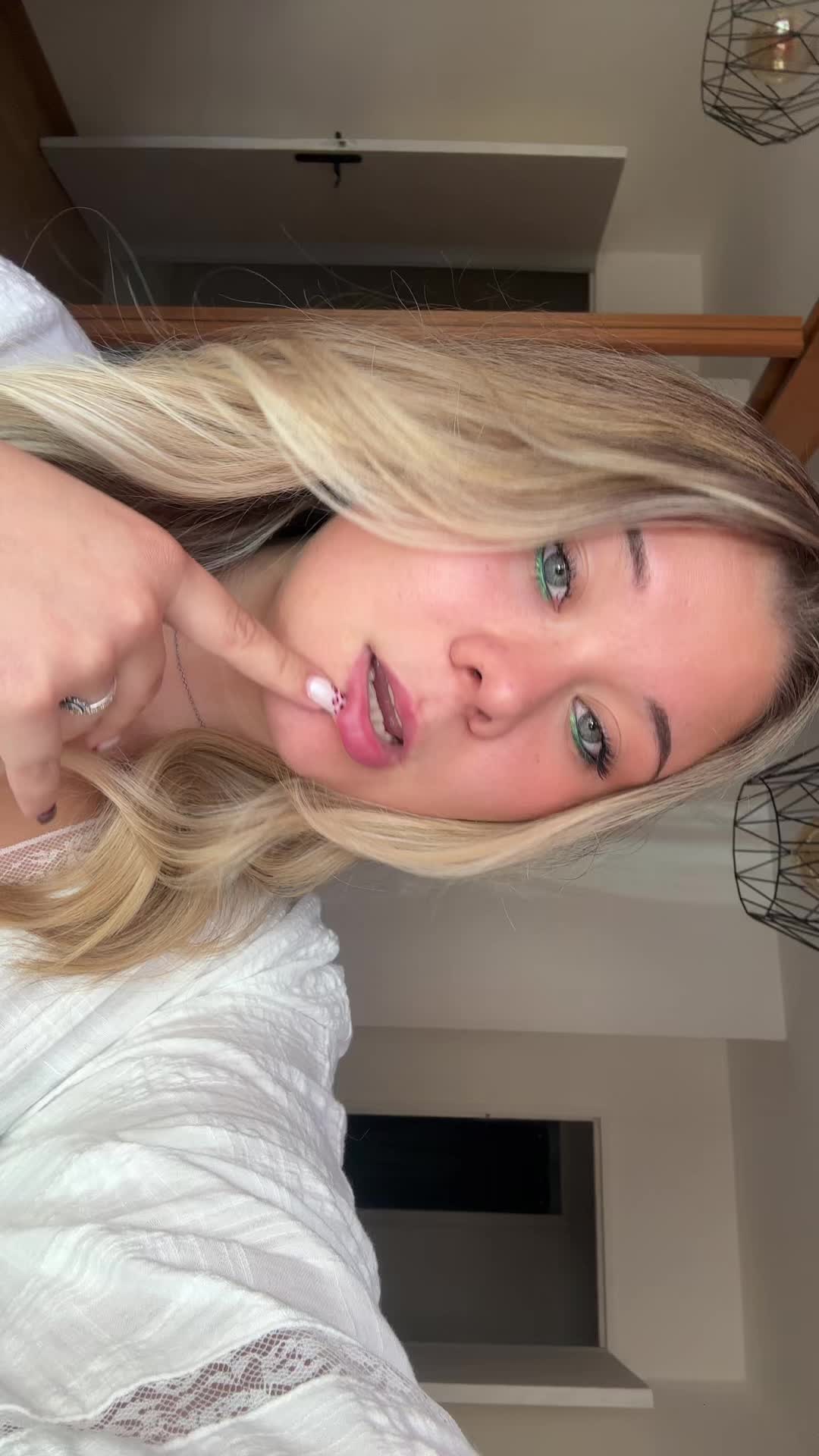 @Ath&eacute;na&iuml;s &hearts;️