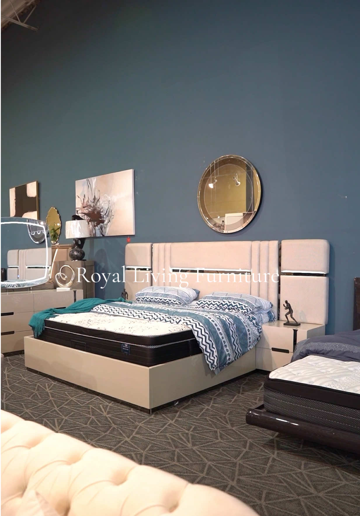 @Royal living furniture