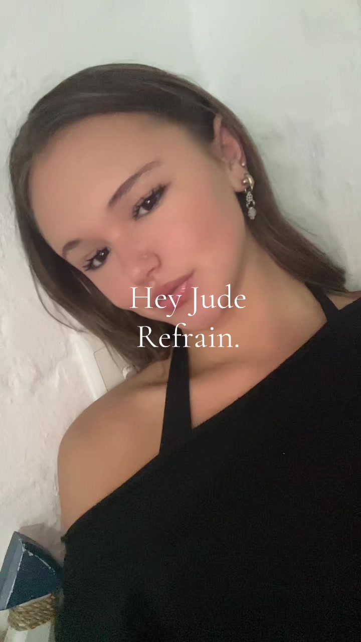 @𝒁𝒐𝒆 𝑴𝒂𝒍𝒂𝒏