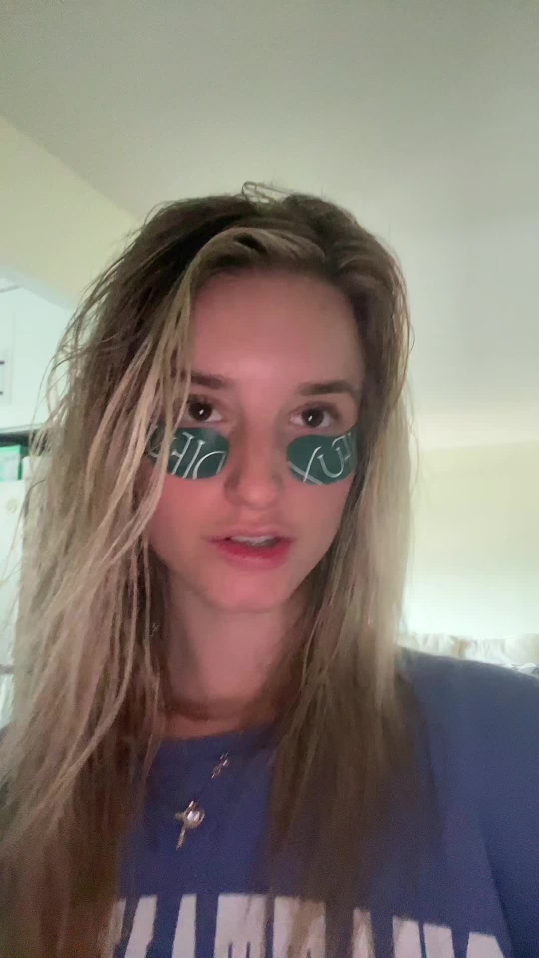 @aminahwood_