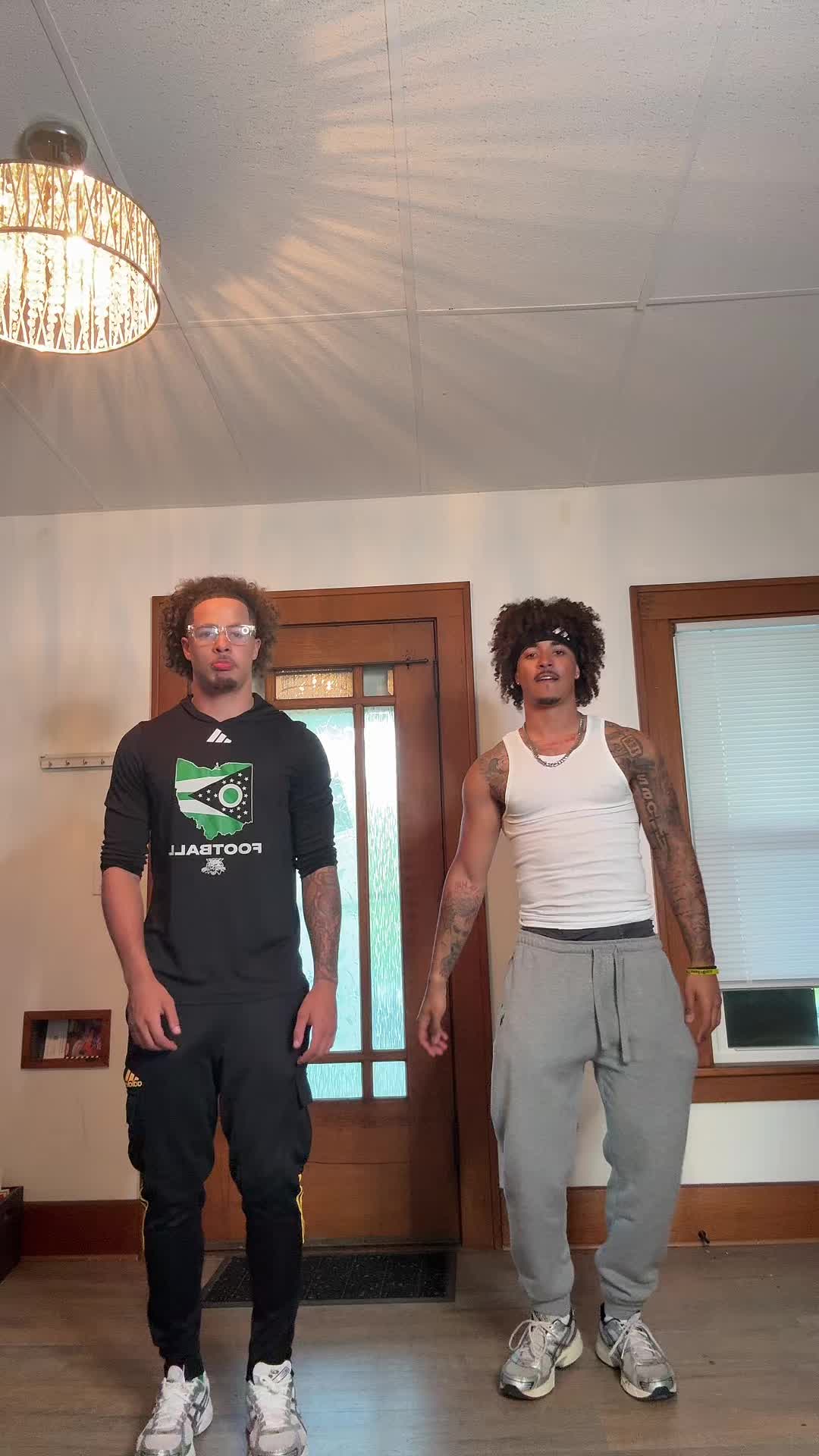 @moneyon2