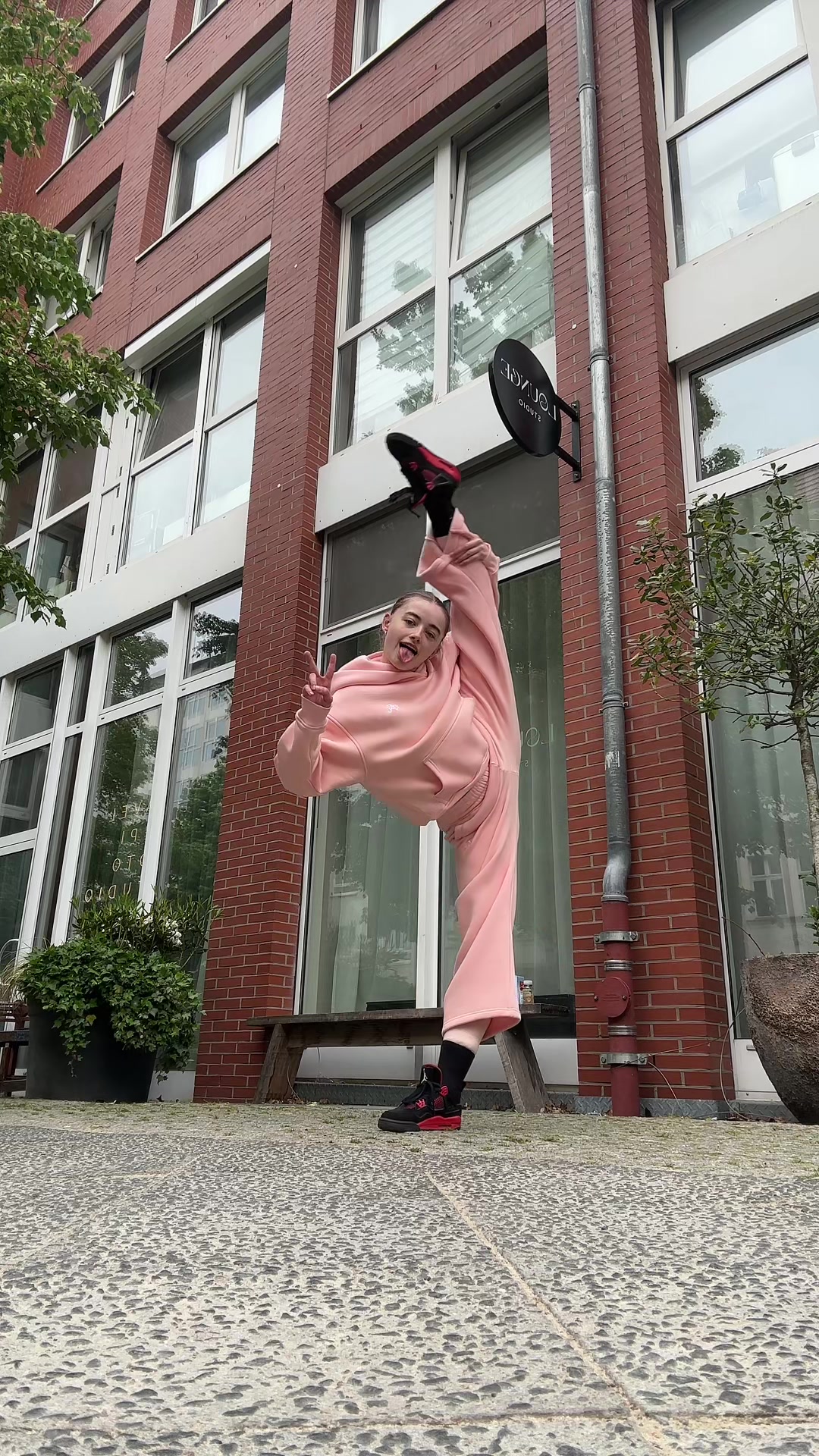 @dancelikealina