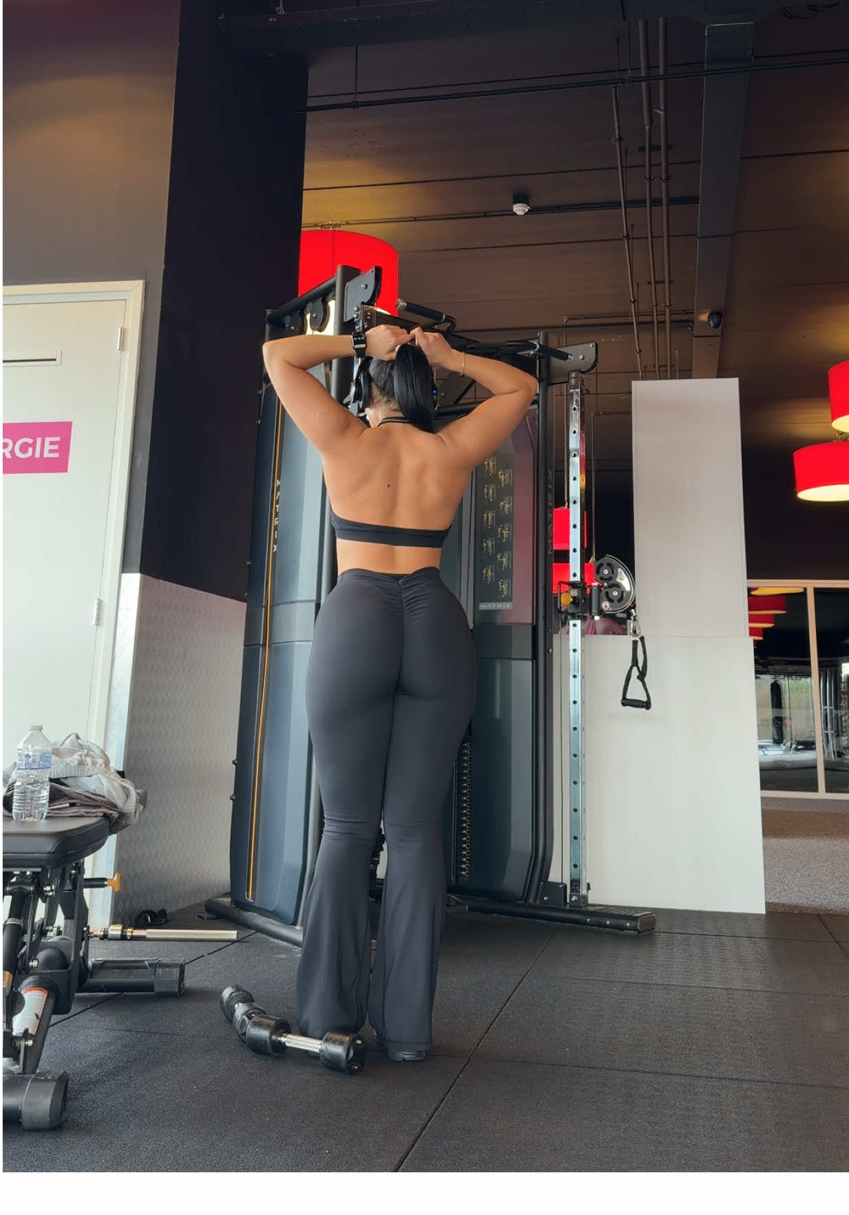 @EllxFit