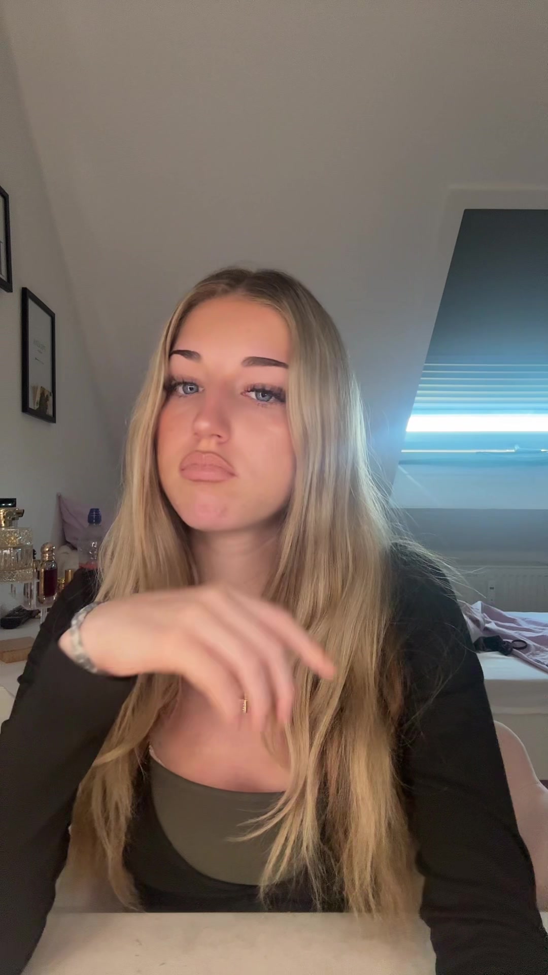 @EᗰIᒪIᗩ