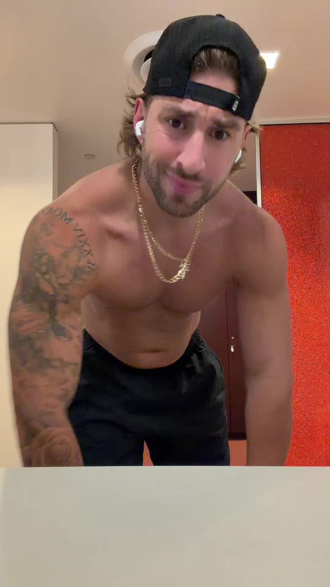 @Johnnie Biceps