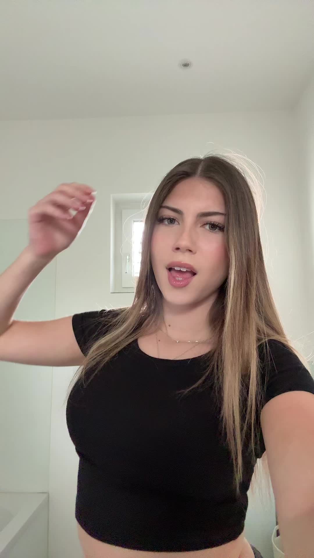 @hanni