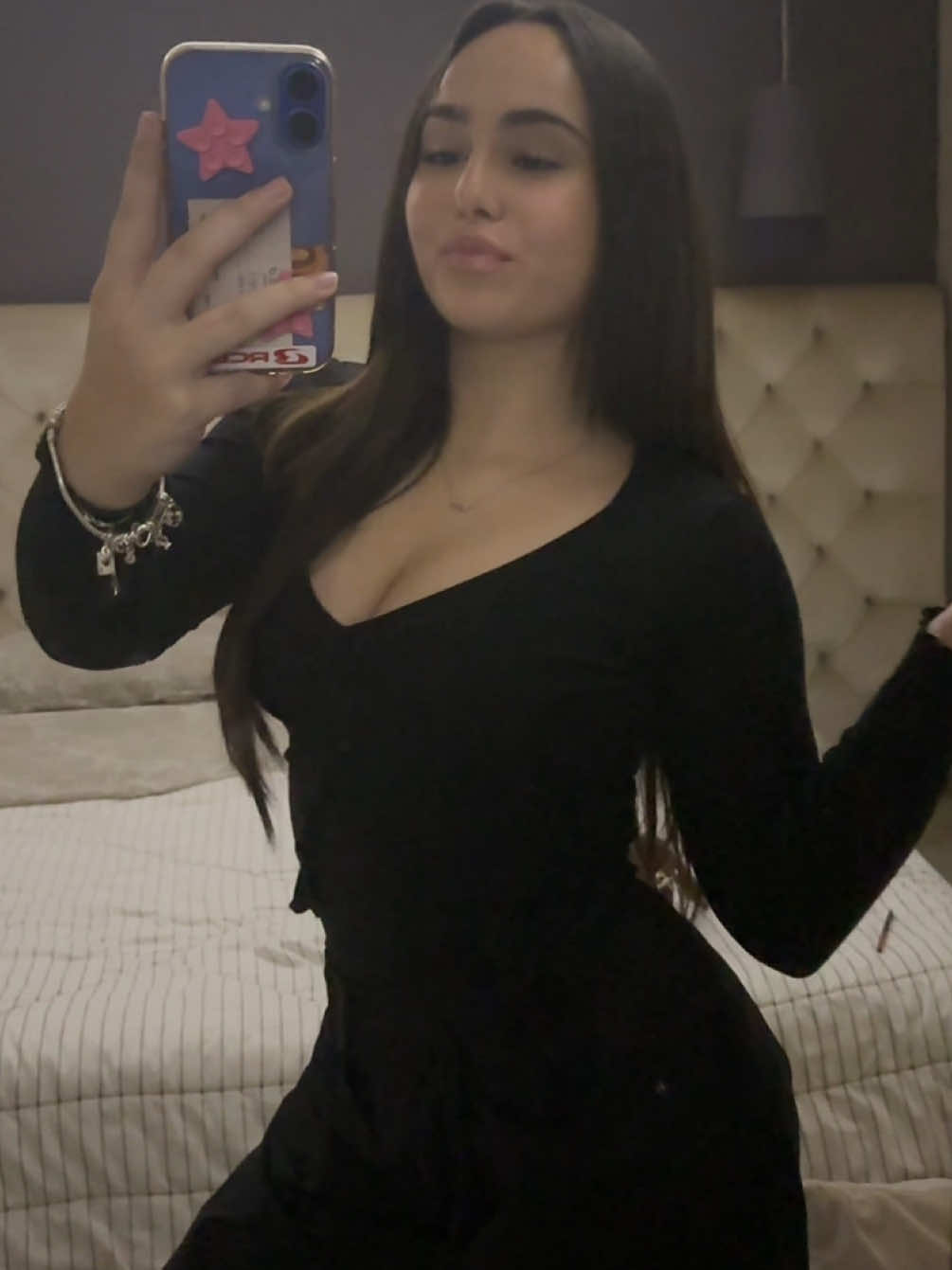 @𝒜𝒻𝓇𝑜𝒹𝒾𝓉𝒾