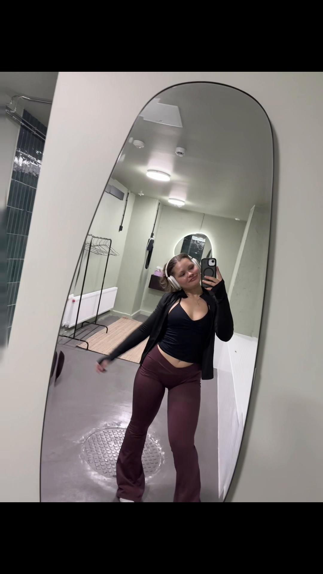 @_the_naomi_