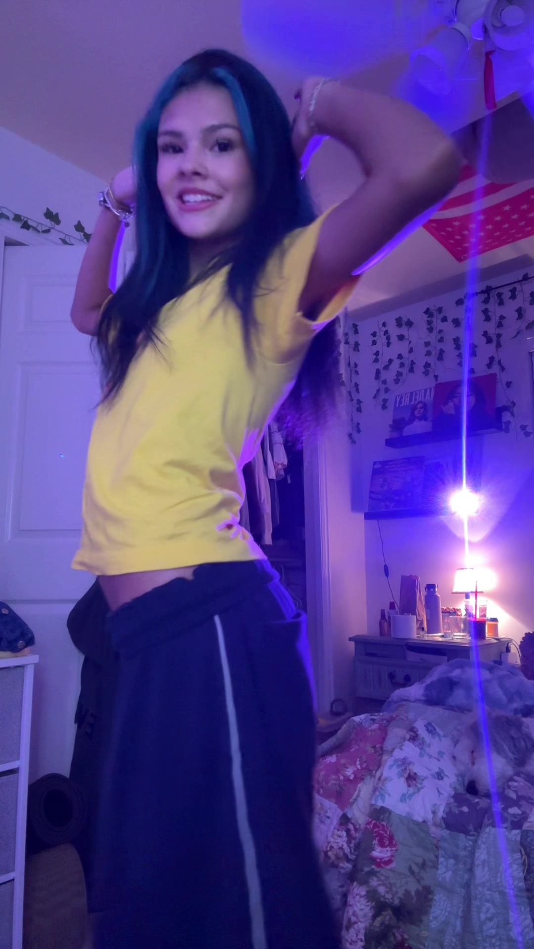 @🦄
