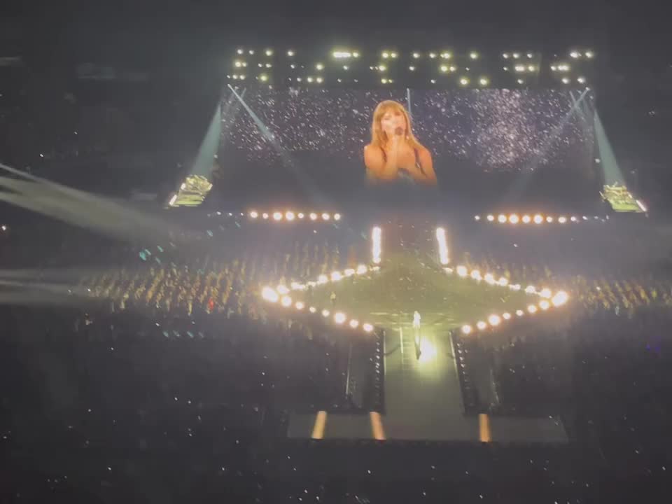 @𓂃꙳⋆videos from the eras tour